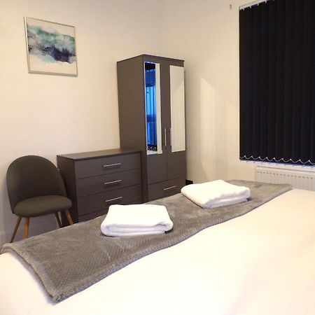Hazelhurst House - 4 Bedrooms 2 Bathrooms Stoke-on-Trent Extérieur photo