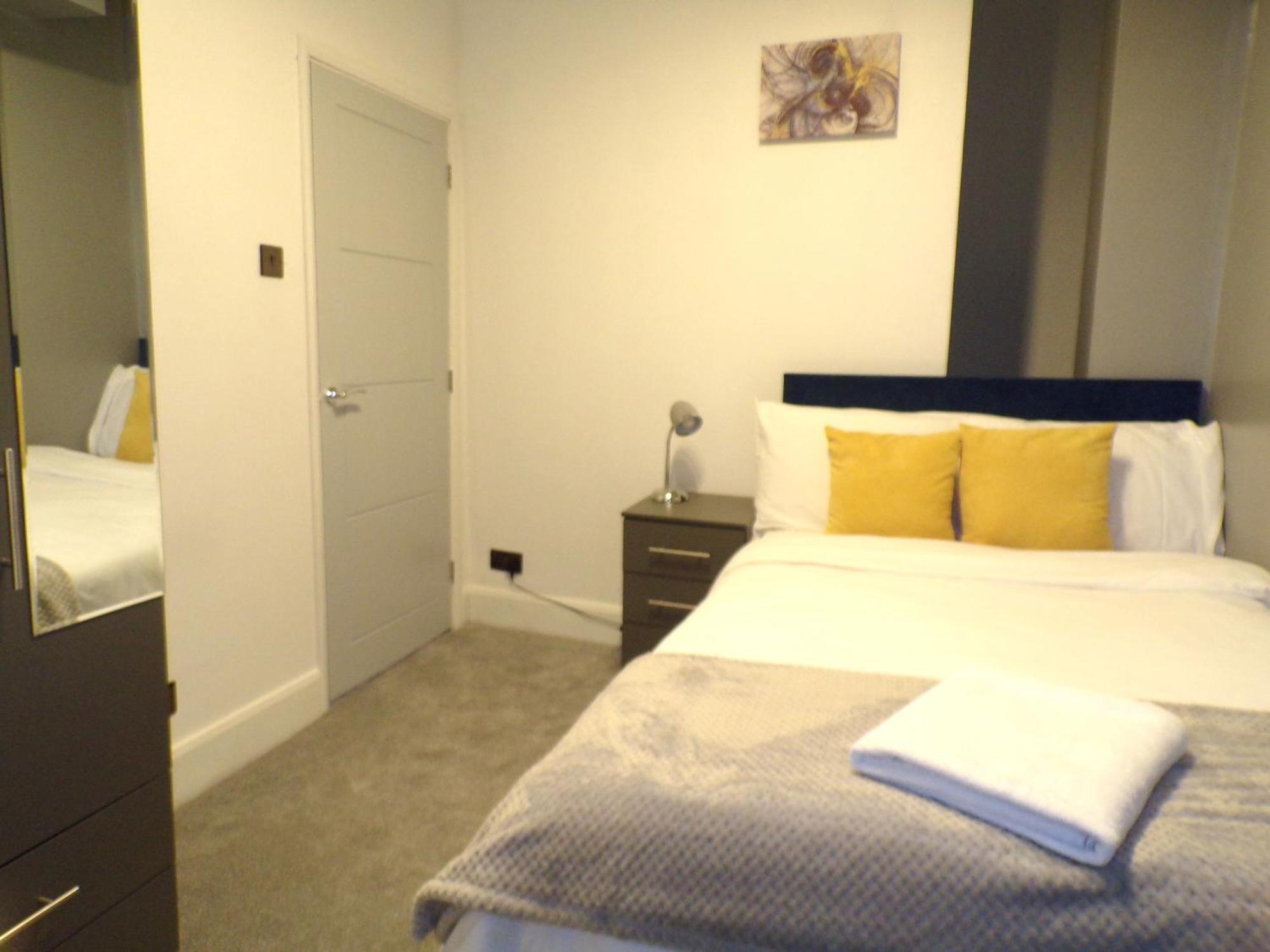Hazelhurst House - 4 Bedrooms 2 Bathrooms Stoke-on-Trent Extérieur photo