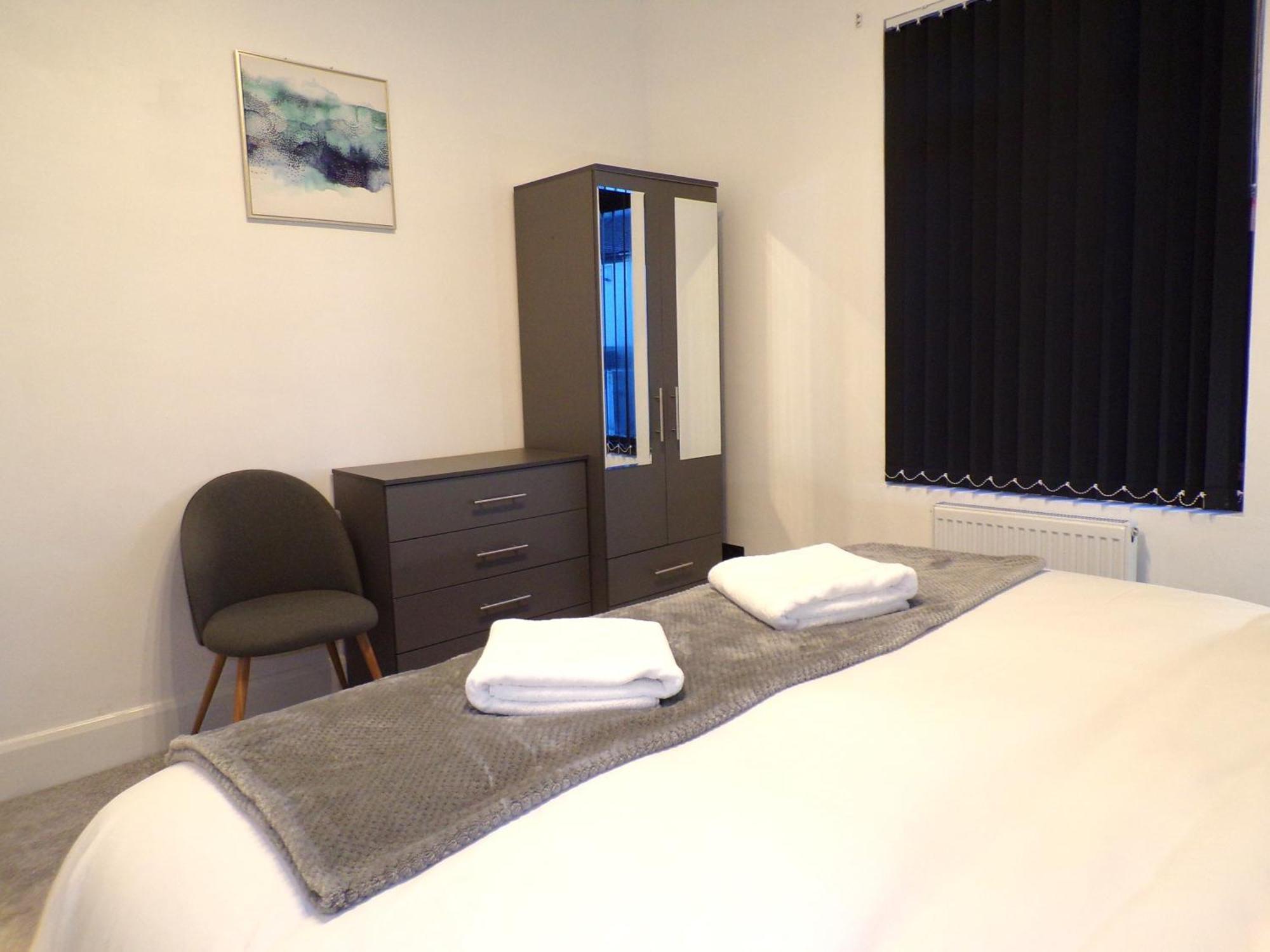 Hazelhurst House - 4 Bedrooms 2 Bathrooms Stoke-on-Trent Extérieur photo