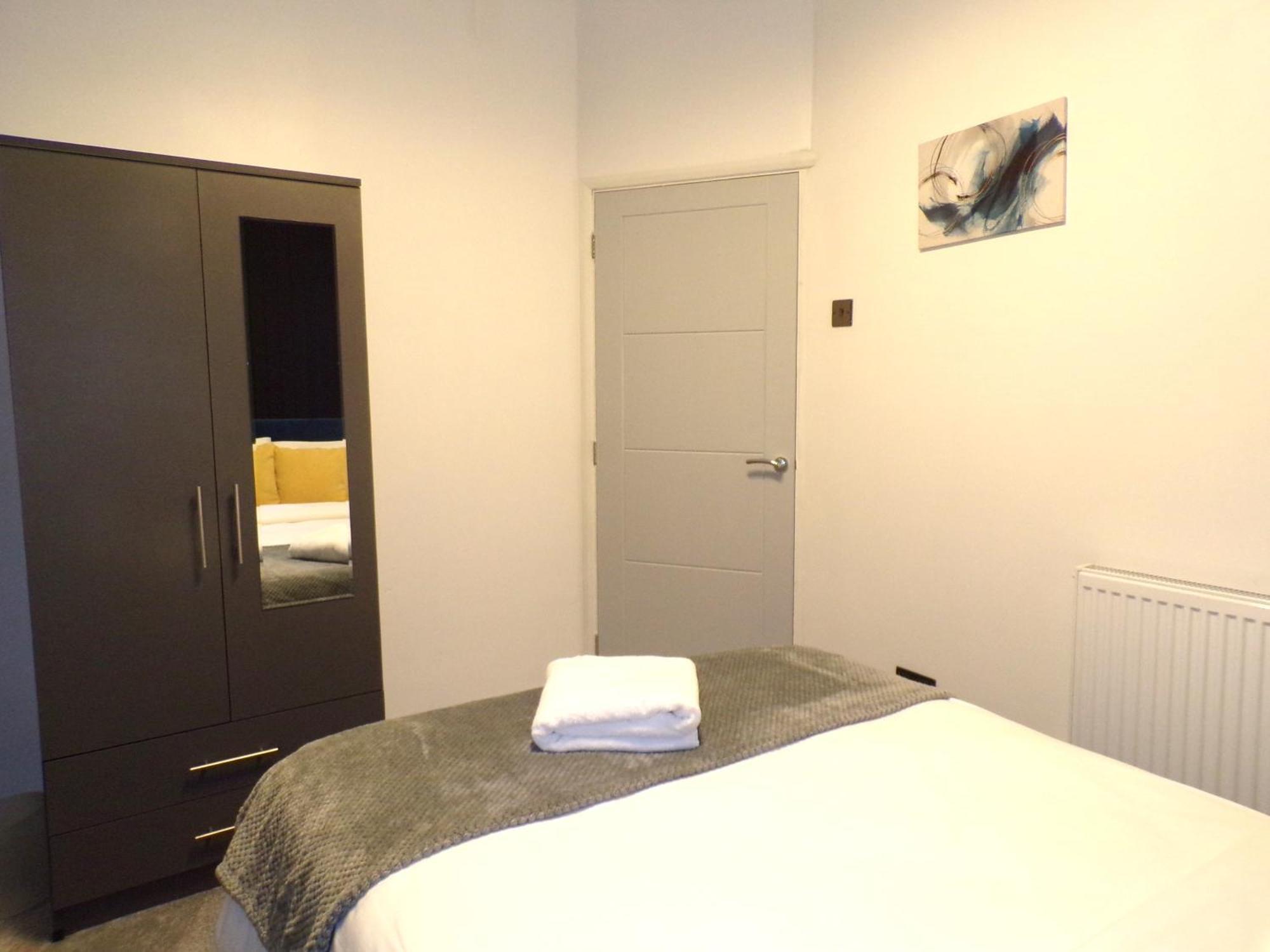Hazelhurst House - 4 Bedrooms 2 Bathrooms Stoke-on-Trent Extérieur photo