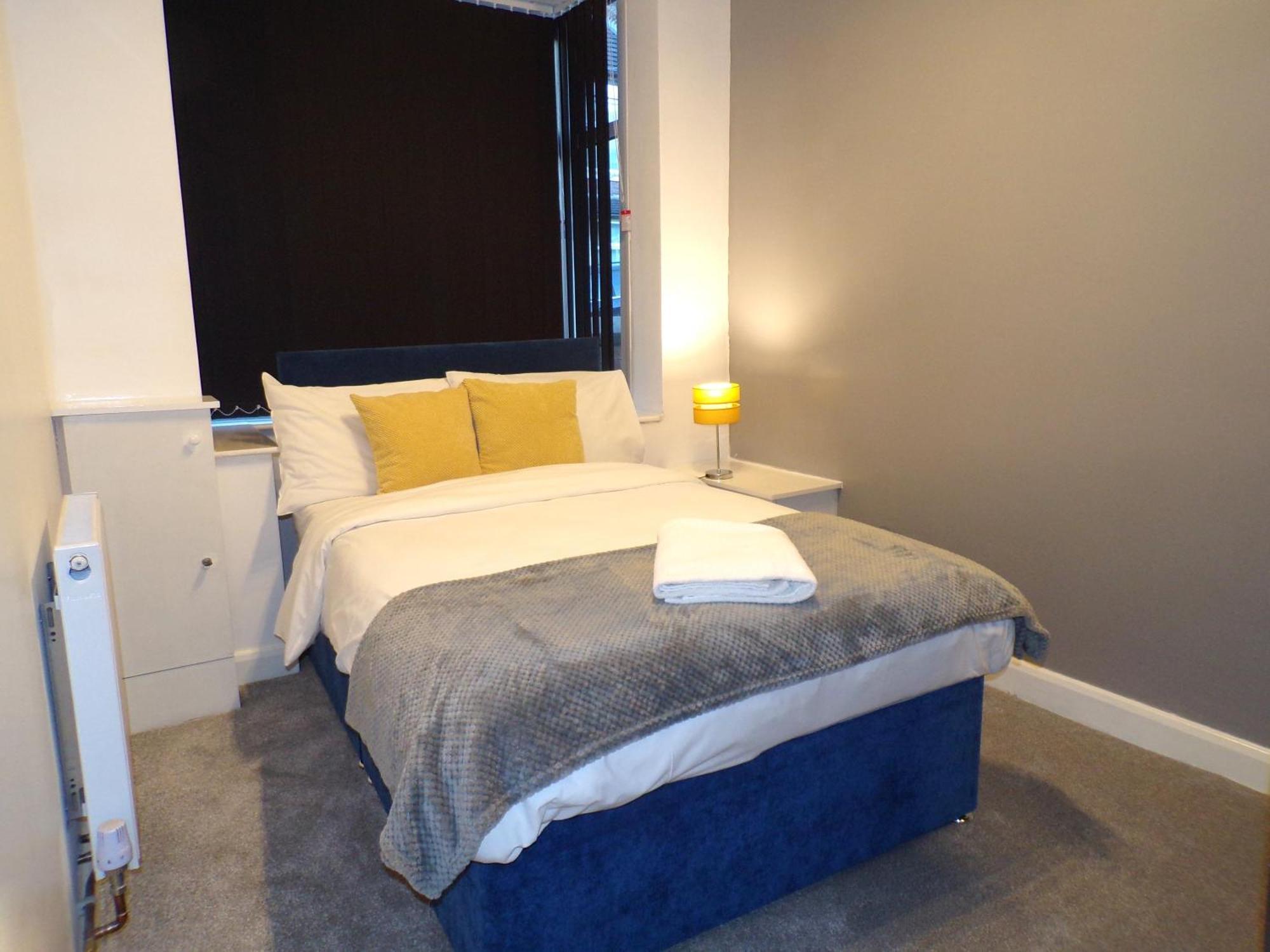 Hazelhurst House - 4 Bedrooms 2 Bathrooms Stoke-on-Trent Extérieur photo
